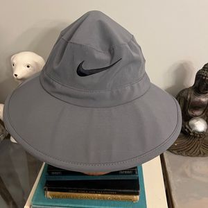 Nike Golf Chatmoss Country Club dri-fit bucket hat. Small/Medium
